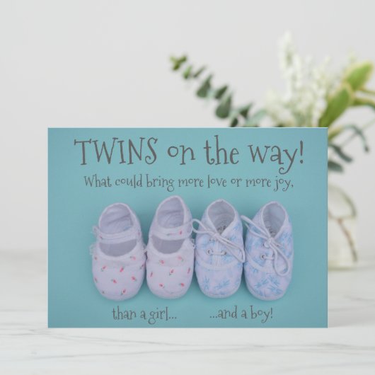 ベビーシューズ男の子と女の子の双子ベビーシャワー招待状 招待状 (スタンド正面)