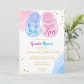 ベビーシューズ男の子または女の子ピンクの青のジェンダーのリビール 招待状 (スタンド正面)