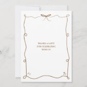 ベビーシンプルがコーヒーの赤ちゃんシャワーを醸造している 招待状 (裏面)