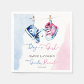 ベビースニーカー男の子または女の子ピンクの青のジェンダーのリビール スタンダードカクテルナプキン (正面)