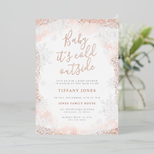 ベビースノーフレークピンク赤ちゃんシャワー外は寒い 箔招待状 (立ち正面)