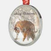 ベビータイガーとタイガーの母は雪の森の中 メタルオーナメント (左)