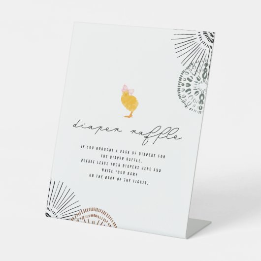 ベビーチックピンクの弓ベビーシャワーオムツラッフル 台座サイン (正面)