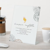 ベビーチックピンクの弓ベビーシャワーオムツラッフル 台座サイン (インサイチュ)