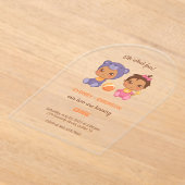 ベビーツインズファースト誕生日ガールベアージャンプスーツ2 アクリル招待状 (レイダウン)