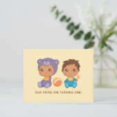ベビーツインズファースト誕生日ボーイベア招待状2 ポストカード (スタンド正面)
