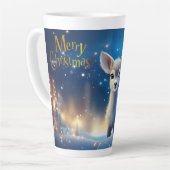 ベビートナカイと聖降誕祭のお祝い カフェラテマグ (左アングル)