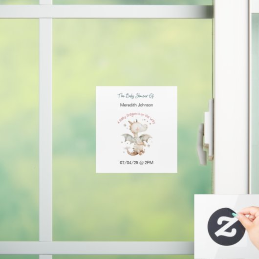 ベビードラゴンが途中にあるベビーウィンドウにしがみつく ウィンドウサイン (ホーム)