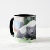 ベビーハチミアナグマのグリーングラス写真 マグカップ (正面左)