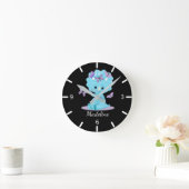 ベビーパーソナライズされたトリケラトプス-恐竜 ラウンド壁時計 (ホーム)