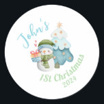 ベビーパーソナライズされた第1回クリスマス ラウンドシール<br><div class="desc">カスタマイズベビーの名前と年の可愛らしいステッカー</div>