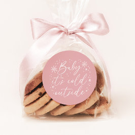 ベビーピンクのスノーフレークの赤ちゃんシャワー外は寒い ラウンドシール