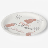 ベビーピンクのビーニーの赤ちゃんシャワー外は寒い ペーパープレート (アングル)