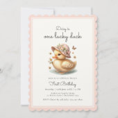 ベビーピンクの女の子 ラッキーなあひるのファーストバースデー 招待状 (正面)