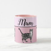 ベビーピンクの白いタビーキャッツお洒落アートムーム マグカップ (中央)