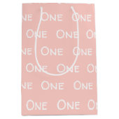 ベビーピンクガールズファースト誕生日中抱き枕 ミディアムペーパーバッグ (正面)