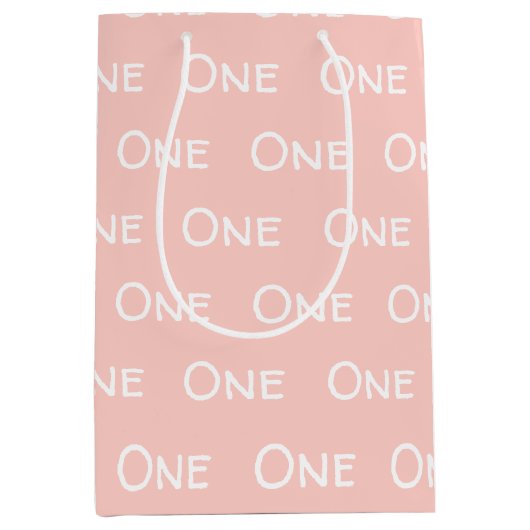 ベビーピンクガールズファースト誕生日中抱き枕 ミディアムペーパーバッグ (正面)