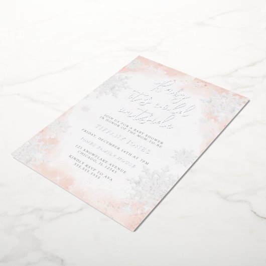 ベビーピンクシルバーベビーシャワー外は寒い 箔招待状 (回転した状態)