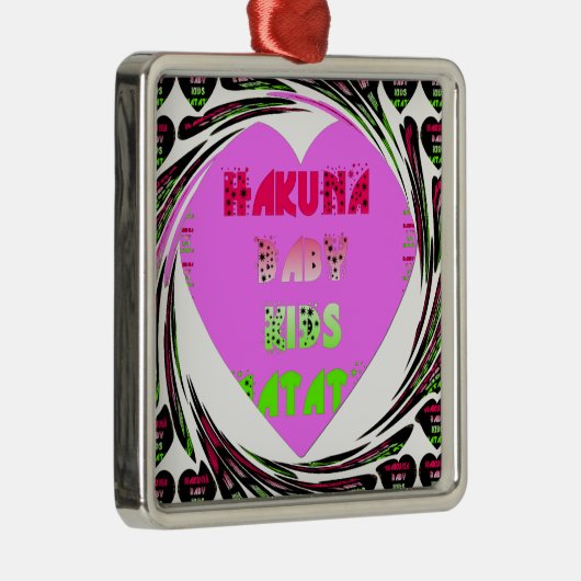 ベビーピンクハートハクナマタタベビーキッズデザイン.p メタルオーナメント (右)