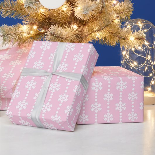 ベビーピンク&ホワイトクリスマススノーフレークのパターン ラッピングペーパー (クリスマス)