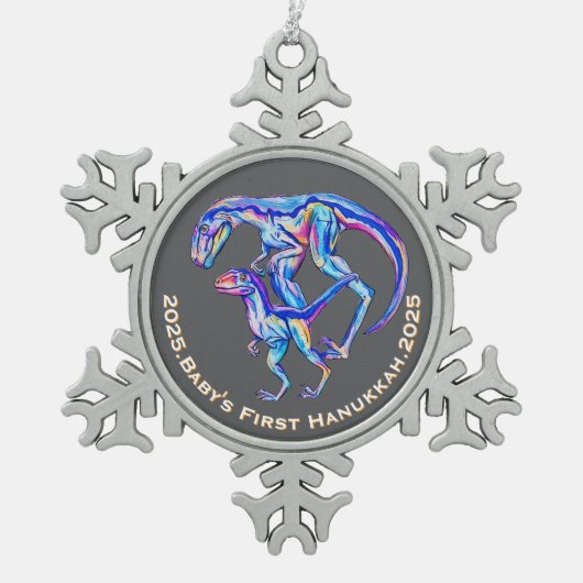 ベビーファーストハヌカー2025ヴェロキラプターホリデー スノーフレークピューターオーナメント (正面)