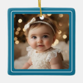 ベビーフォトティール(緑がかった色)モダンクリスマスホワイトスクリプト セラミックオーナメント (正面)