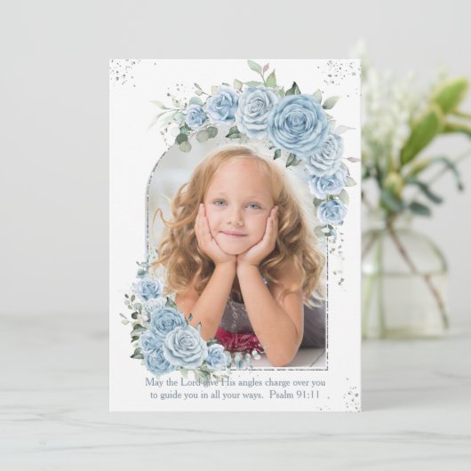 ベビーブルーの花の洗礼写真アーチ 招待状 (スタンド正面)