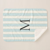 ベビーブルー&アンティークホワイトストライプモノグラムのズ シェルパブランケット (正面(横))