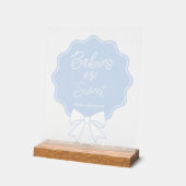 ベビーブルー&ホワイトボウベビーは甘いトリート アクリルサイン (傾斜)