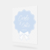 ベビーブルー&ホワイトボウ水玉模様カードとギフト アクリルサイン (傾斜)