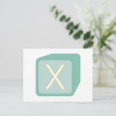 ベビーブロック木製グラフィックイニシャル ポストカード (スタンド正面)