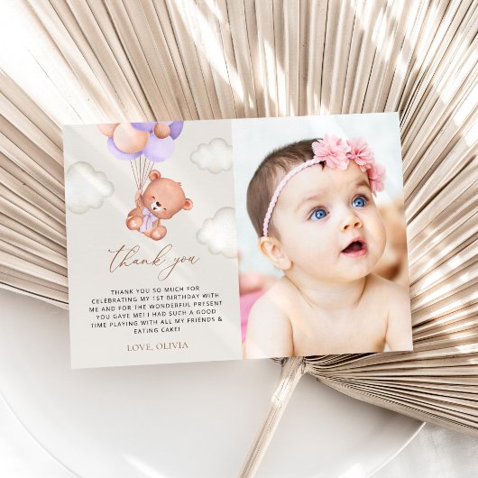 ベビーベア、紫色のバルーン、最初の誕生日 サンキューカード