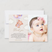 ベビーベア、紫色のバルーン、最初の誕生日 サンキューカード (正面)