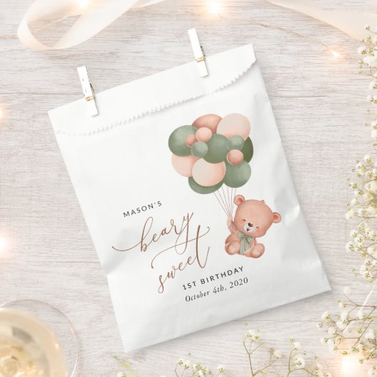 ベビーベア、緑のバルーン、最初の誕生日 フェイバーバッグ (クリップ留めされた状態)