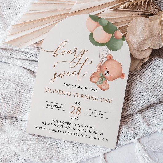 ベビーベア、緑のバルーン、最初の誕生日 招待状