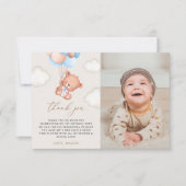 ベビーベア、青いバルーン、最初の誕生日 サンキューカード (正面)