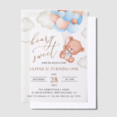 ベビーベア、青いバルーン、最初の誕生日 ベラム紙招待状 (オフセット)