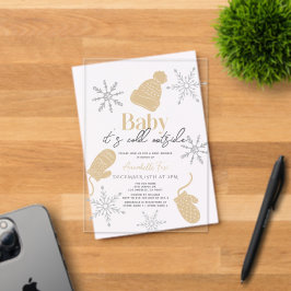ベビーベージュビーニーの外は寒いベビーシャワー アクリル招待状