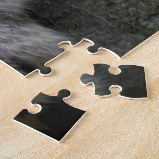 ベビーホワイトヒョウ岩の上からあなたを見ている ジグソーパズル (側面)