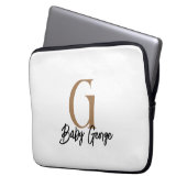 ベビーモノグラムユニセックスギフト名のパーソナライズミニマル ラップトップスリーブ (正面左)