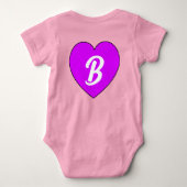 ベビーユニークガールハート&名前 – モノグラム生まれたばかりの ベビーボディスーツ (裏面)
