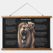 ベビーライオンは父親の首をかむ 吊り下げ型タペストリー (正面)