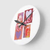 ベビーラブ – Kids Art for CHOC ラウンド壁時計 (傾斜)