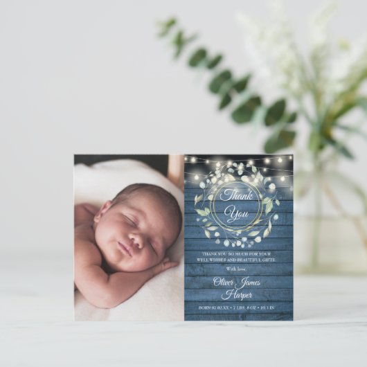 ベビー写真グリーンリー素朴ブルーサンキュー誕生 案内ポストカード (スタンド正面)