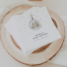 ベビー冬のベビーシャワー外は寒い