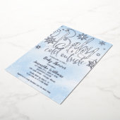 ベビー冬の外は寒い男の子の赤ちゃんシャワーフォイル 箔招待状 (回転した状態)