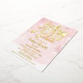 ベビー冬の女の子の赤ちゃんシャワー外が寒い 箔招待状 (回転した状態)