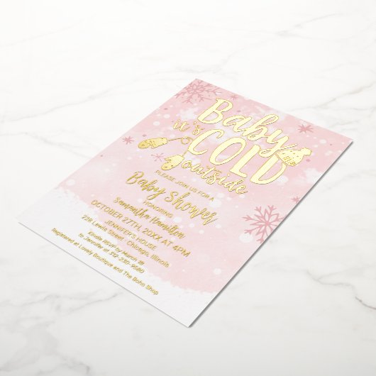 ベビー冬の女の子の赤ちゃんシャワー外が寒い 箔招待状 (回転した状態)