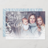 ベビー冬の日の外は寒いクリスマスフォト シーズンカード (正面/裏面)