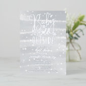 ベビー冬の灰色のベビーシャワー外は寒い 箔招待状 (立ち正面)